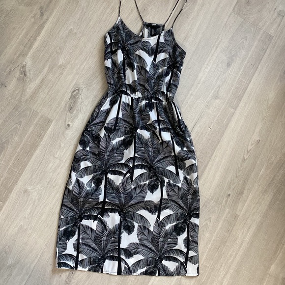 H&M midi dress - Picture 2 of 3